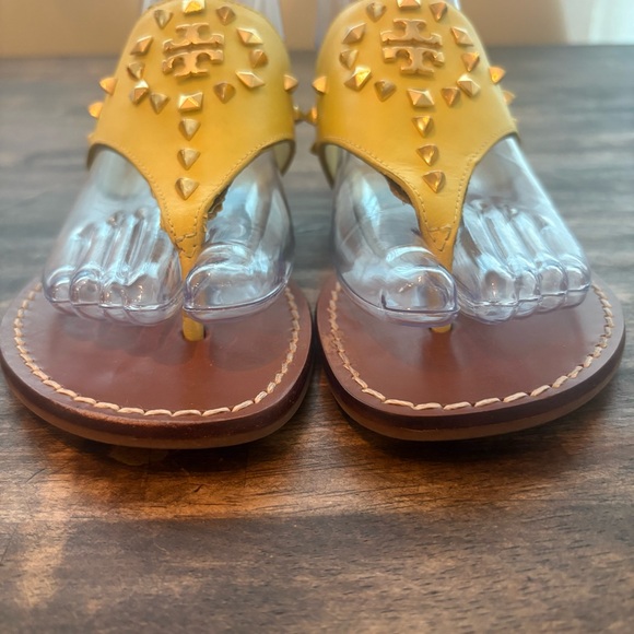 TORY BURCH DALE Yellow Leather Gold Stud Thong Sandals! GOLD Logo! Excellent! 8 - Picture 7 of 13